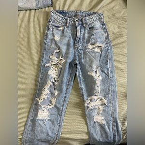 american eagle distressed mom jean
